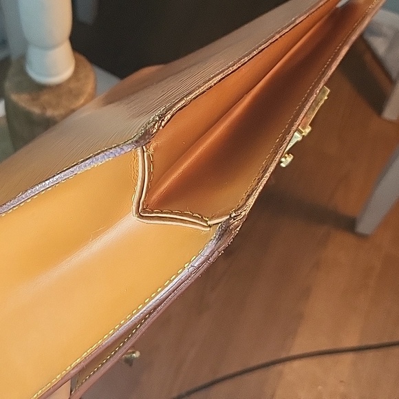 Louis Vuitton Epi Clutch or Crossbody - Picture 10 of 13